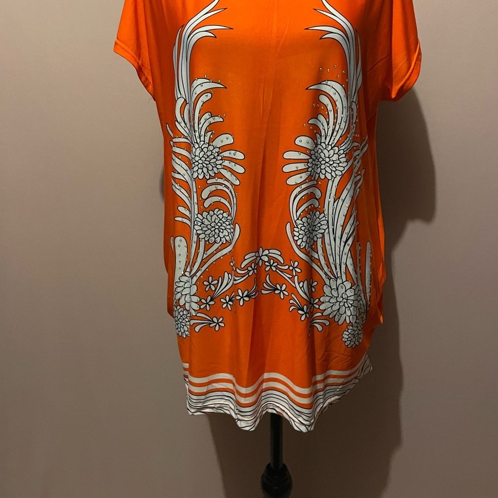 Stylish orange 🍊 top! - Picture 3 of 5